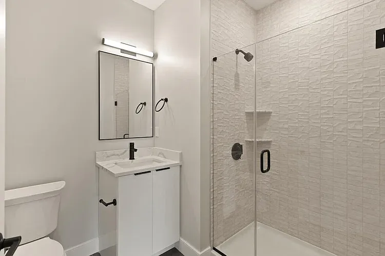 211 Green Street — Photo 9