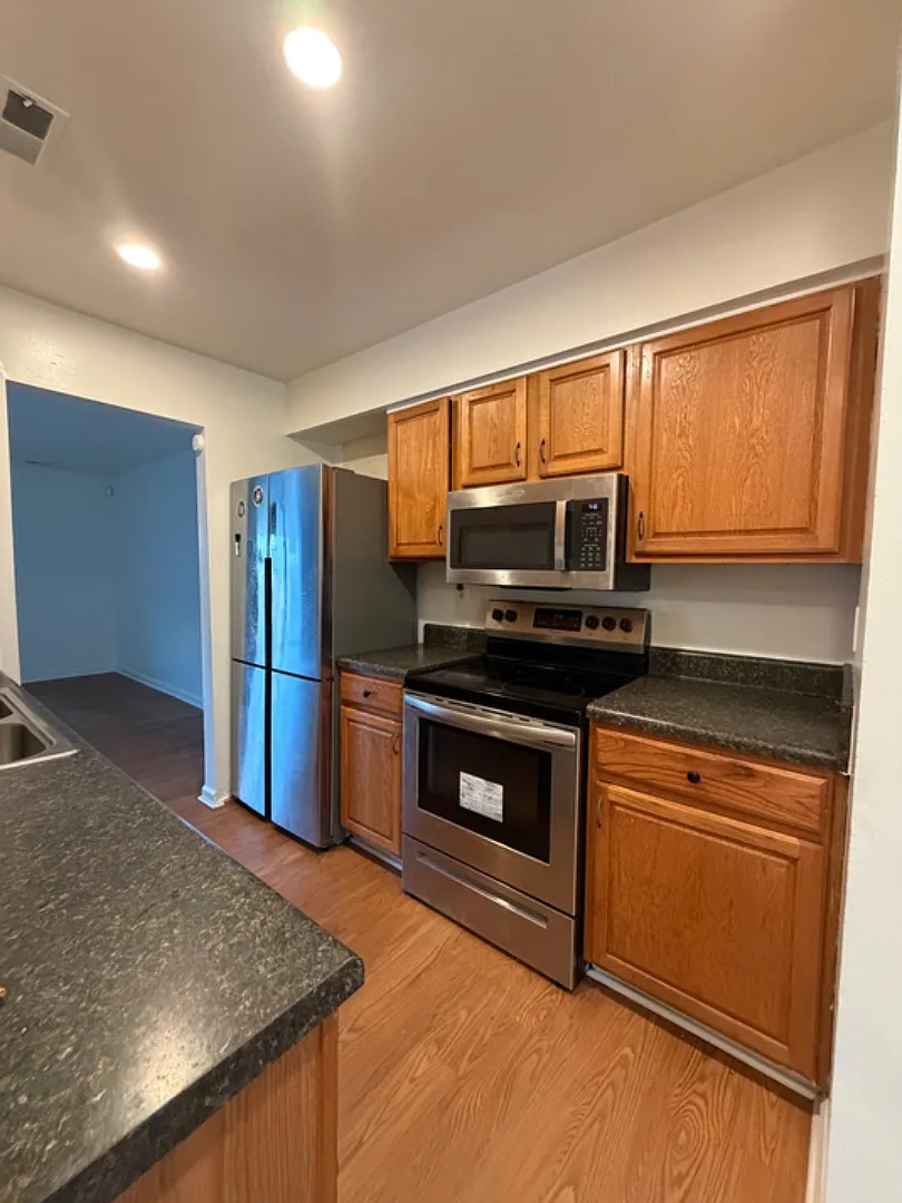 1046 Commonwealth Pl - 1046 Commonwealth — Photo 4