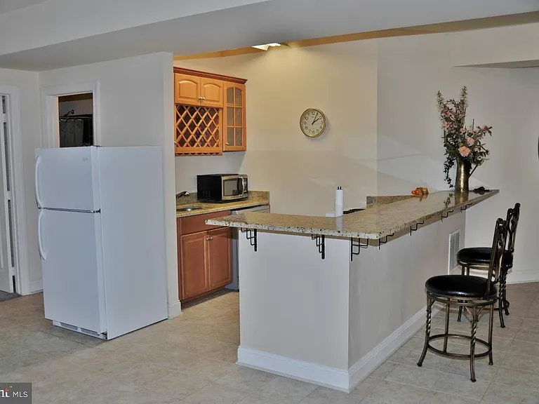 7582 Venture Dr — Photo 13