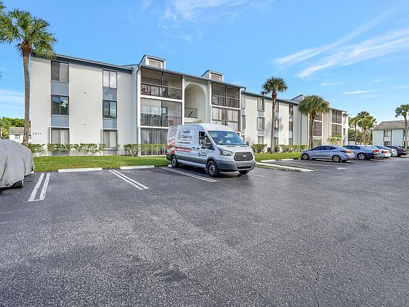 2nd image of 1011 Green Pine Boulevard #B3