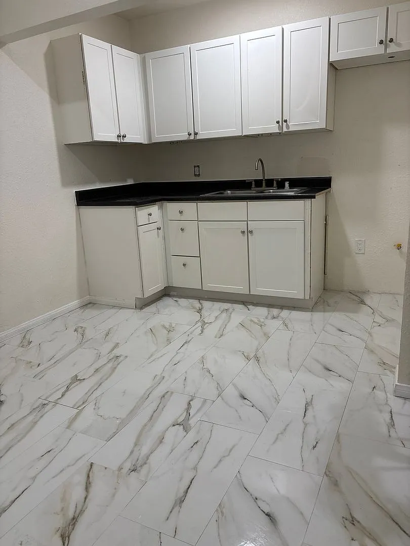 Charming 2BR Duplex in San Bernardino — Photo 1