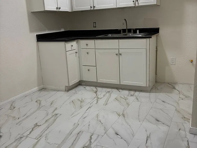 1121 W Baseline St — Photo 1