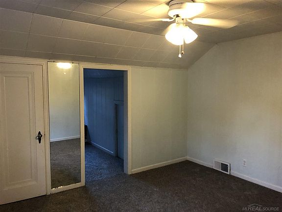 2nd image of 122 Lodewyck Ave