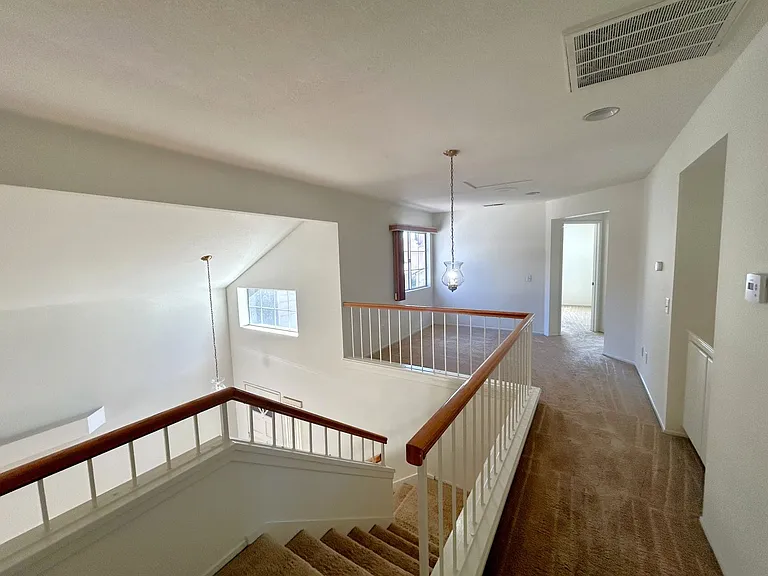 864 Bramble Ln — Photo 10