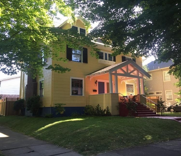 Beautiful historic 1905 four square, a Portland classic!