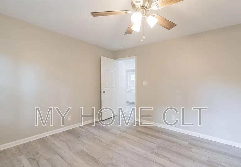 2336 Barry St #A — Photo 13