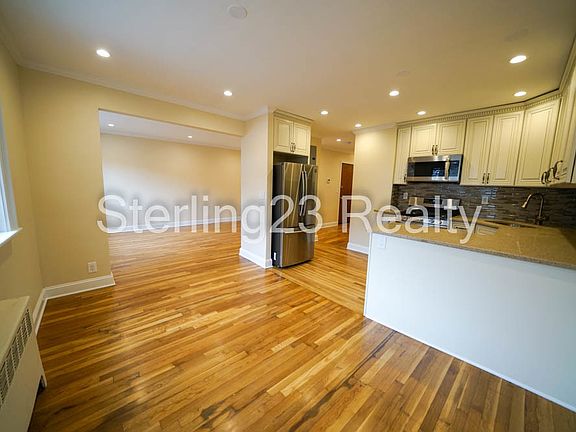 3rd image of 21-22 Hoyt Ave S #2A