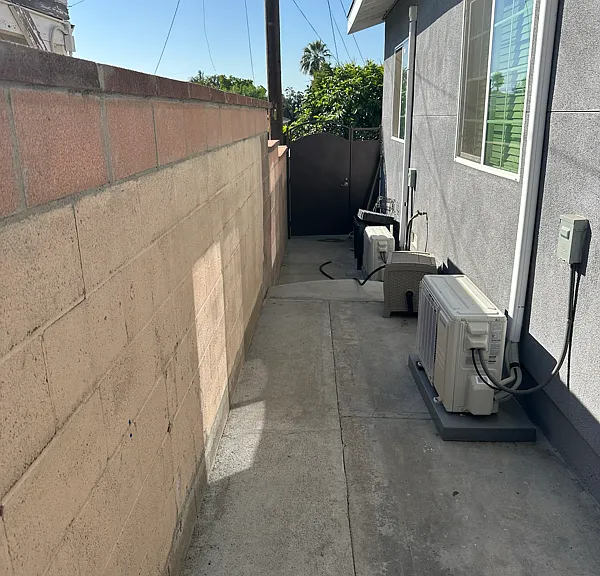 543 W G St — Photo 12