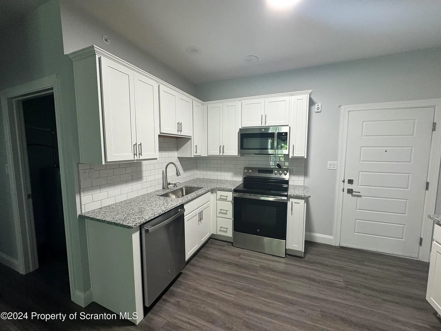 2 bed, 2.0 bath, 1400 sqft, $1,900 — Photo 4