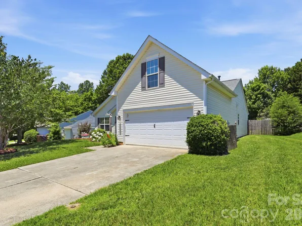 144 Golden Valley Dr, Mooresville, NC 28115