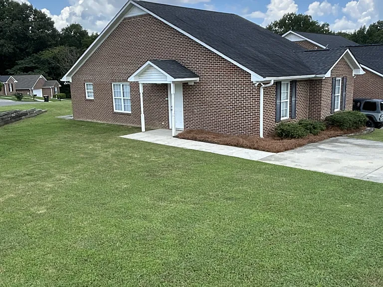 1735 Cobblestone Ln SE — Photo 1