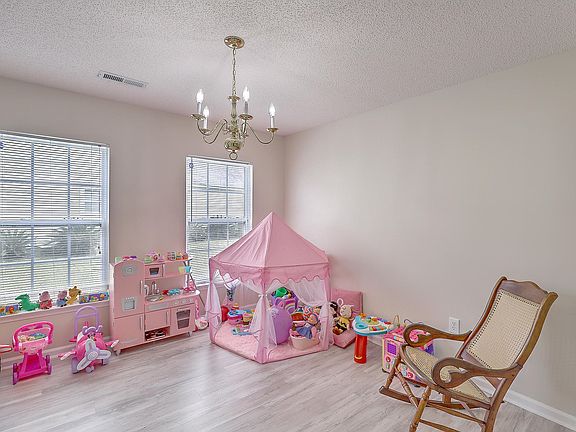 5th image of 5036 Thornton Dr