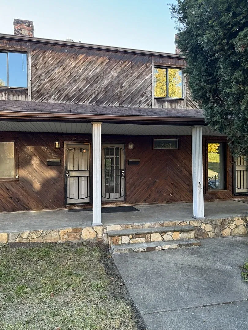Charming 2BR Condo in Pittsburgh — Photo 2