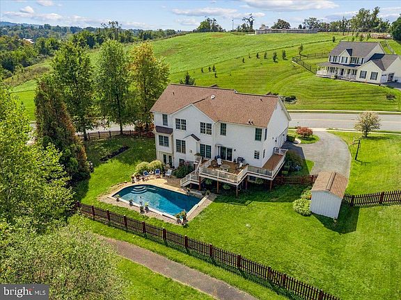 3rd image of 212 Layla Dr