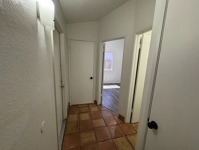 1618 E Sandra Ter — Photo 6