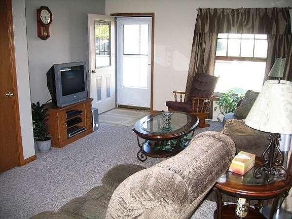 2nd image of 902 Fairview Dr