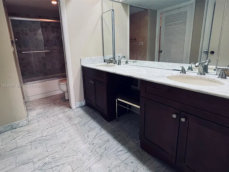 1111 Crandon Blvd — Photo 4