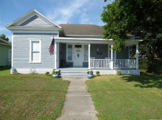 406 W Post Office St, Eagle Lake, TX 77434