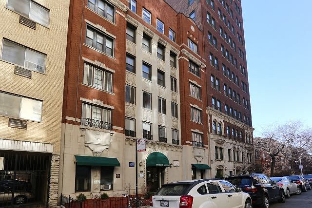 1st image of 425 W Roscoe St APT 410