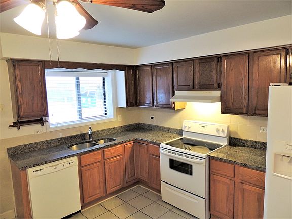 5th image of 1225 Whispering Hills Ct APT 1B