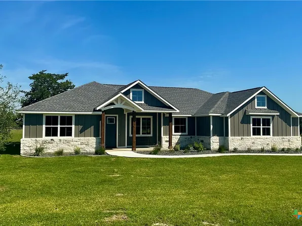 84 Cloverleaf Trl, Victoria, TX 77905