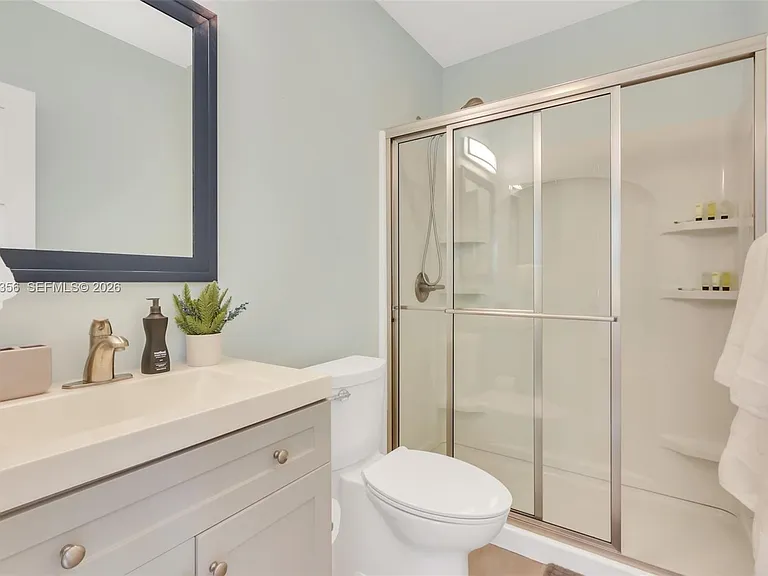 5800 NE 15th Ave — Photo 13