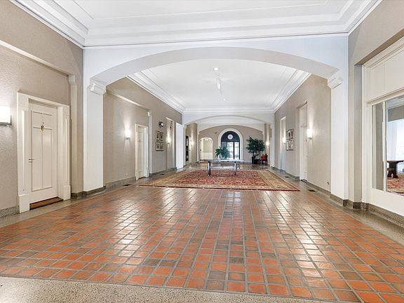 3rd image of 721 Ontario St APT 403