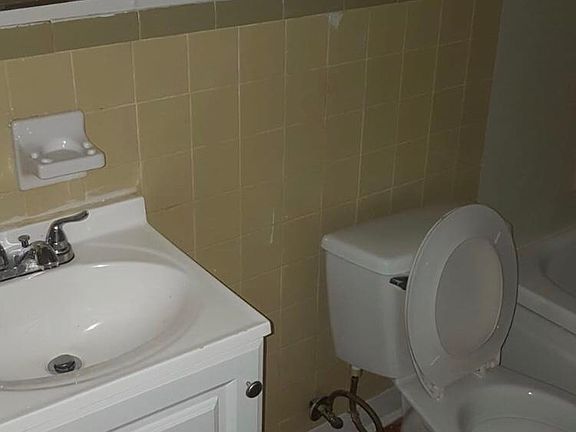 5th image of 4510 N Lawrence St APT 10