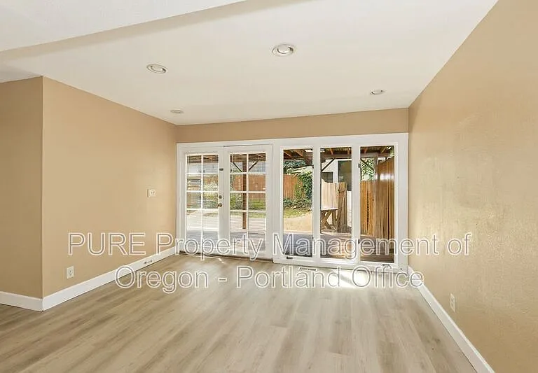 6320 NE Simpson St — Photo 3