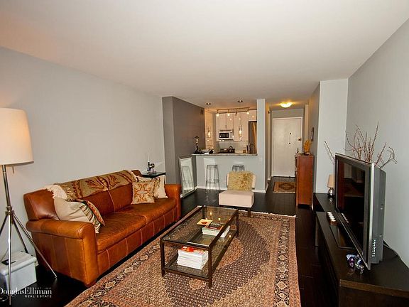 2nd image of 295 Greenwich St #6EN