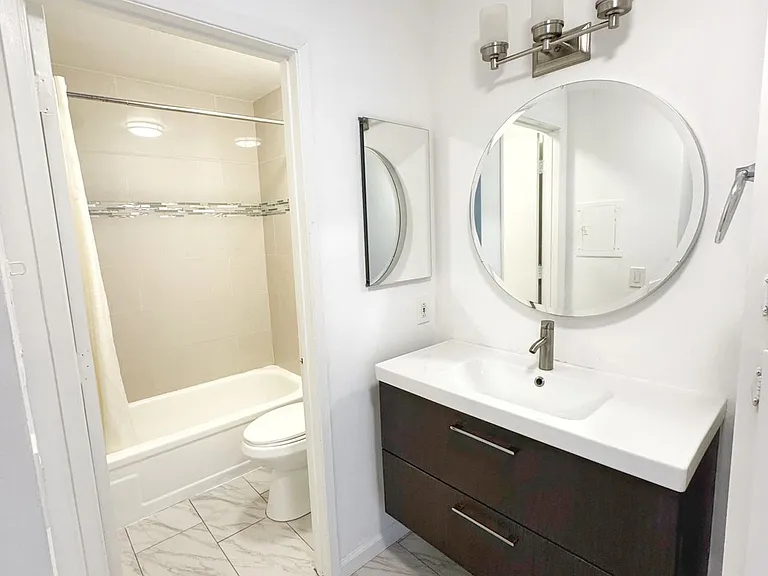1351 N Orange Dr #117 — Photo 5