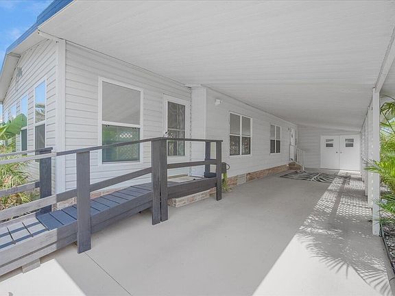 4th image of 579 Dolphin Cir