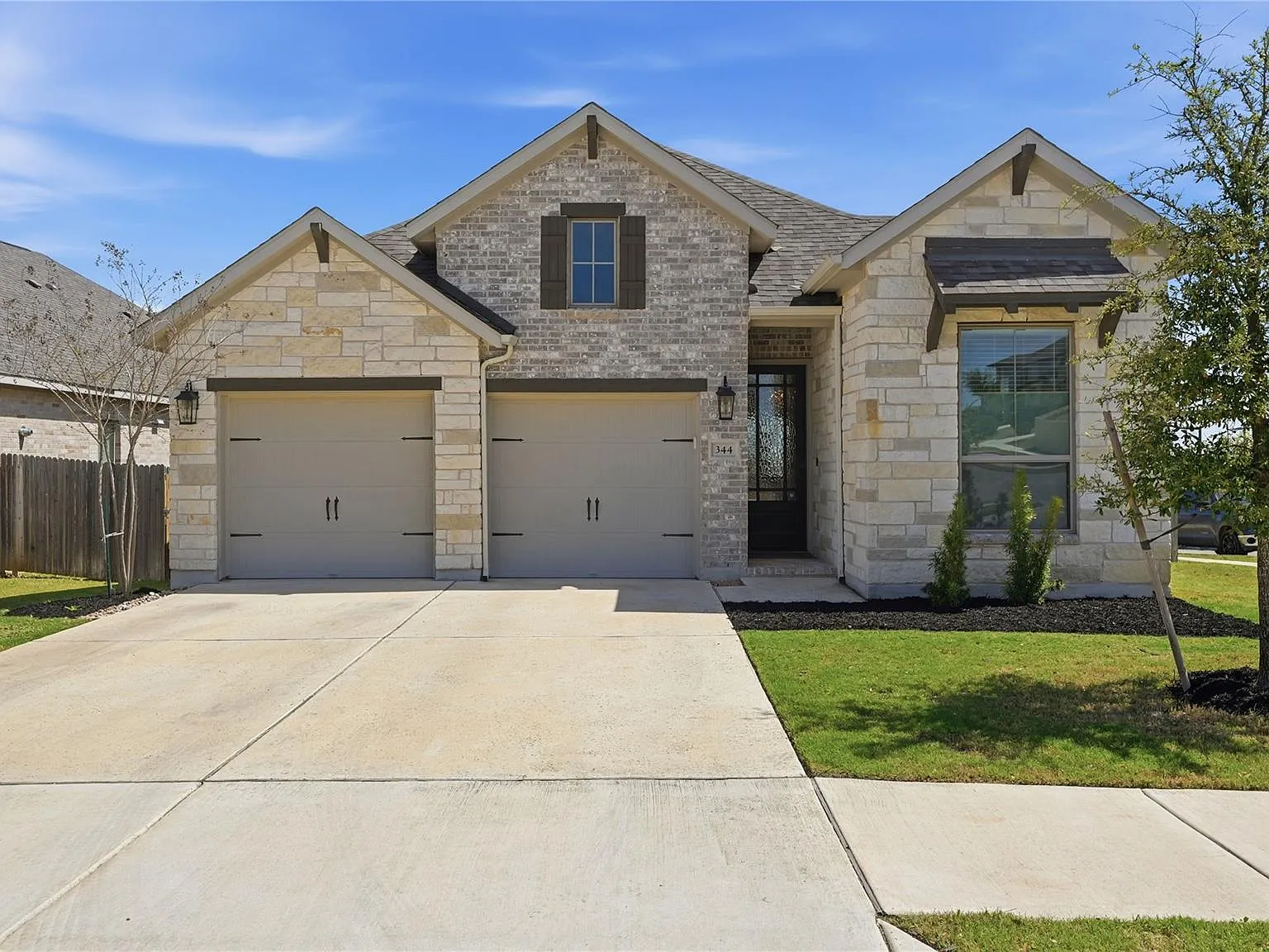 3 bed, 2.0 bath, 1956 sqft, $2,700 — Photo 1