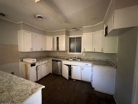 2nd image of 3310 Oakview Dr