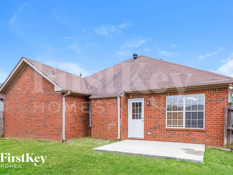 146 Hickory Point Dr — Photo 16