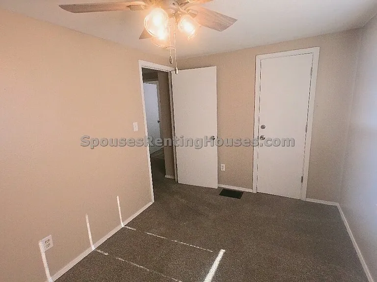 4017 E 11th St #1 — Photo 9
