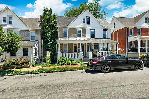 223 N New St Photo 1
