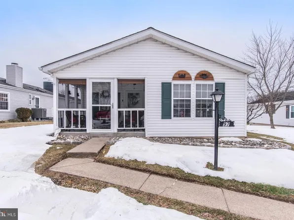 97 Acorn Ct E, New Hope, PA 18938