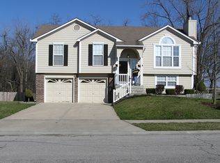 613 N Crest Dr, Raymore, MO 64083
