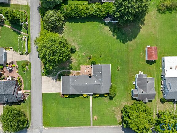 2nd image of 621 Tillar Ave