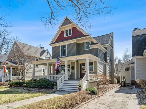 517 6th St, Traverse City, MI 49684