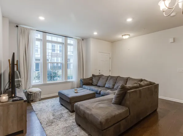 22 Veterans Dr, Wood Ridge, NJ 07075