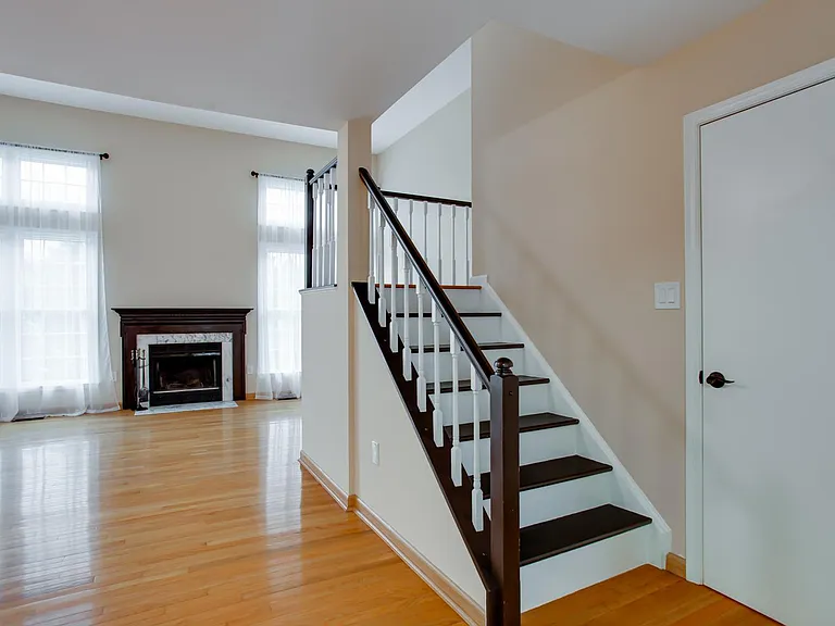21707 Leatherleaf Cir — Photo 2