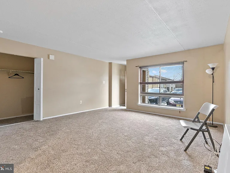211 James Ct — Photo 4