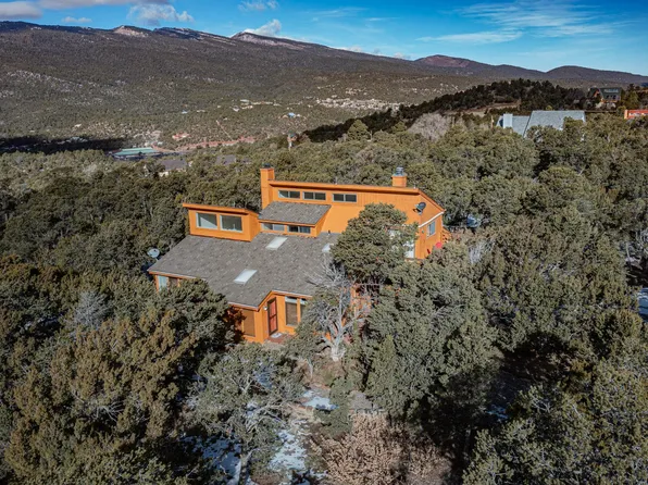 16 Woodbriar Ln, Cedar Crest, NM 87008