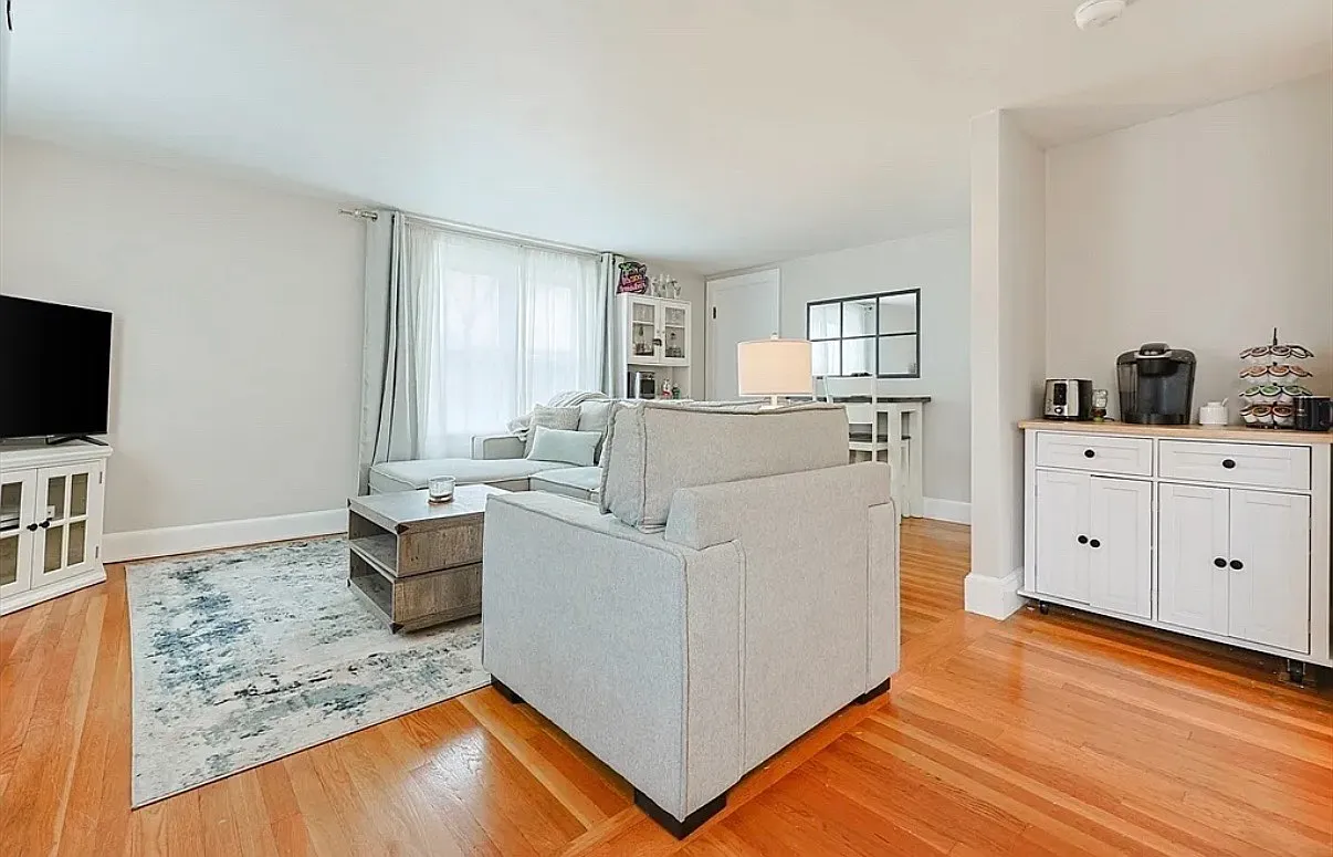 1 bed, 700 sqft, $2,000 — Photo 3