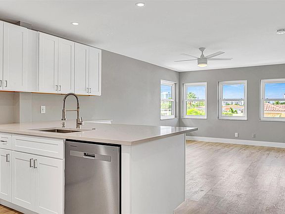 3rd image of 615 NE 12th Avenue #412