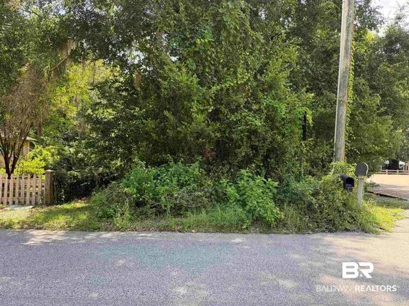 1407 Captain Oneal Dr, Daphne, AL 36526