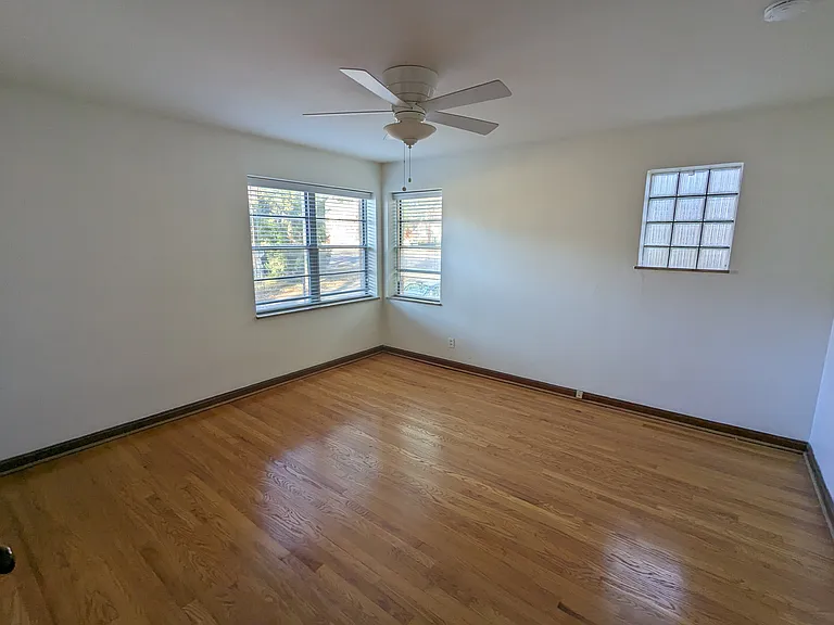 5301 Jamieson Ave #C — Photo 16