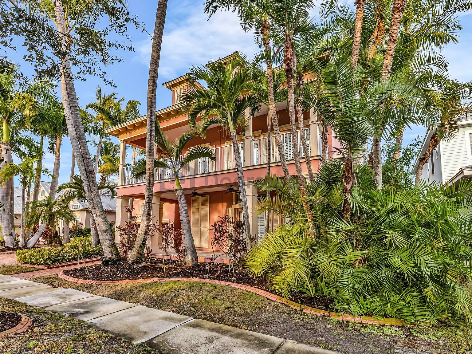 6 bed, 5.0 bath, 4500 sqft, $8,000 — Photo 2